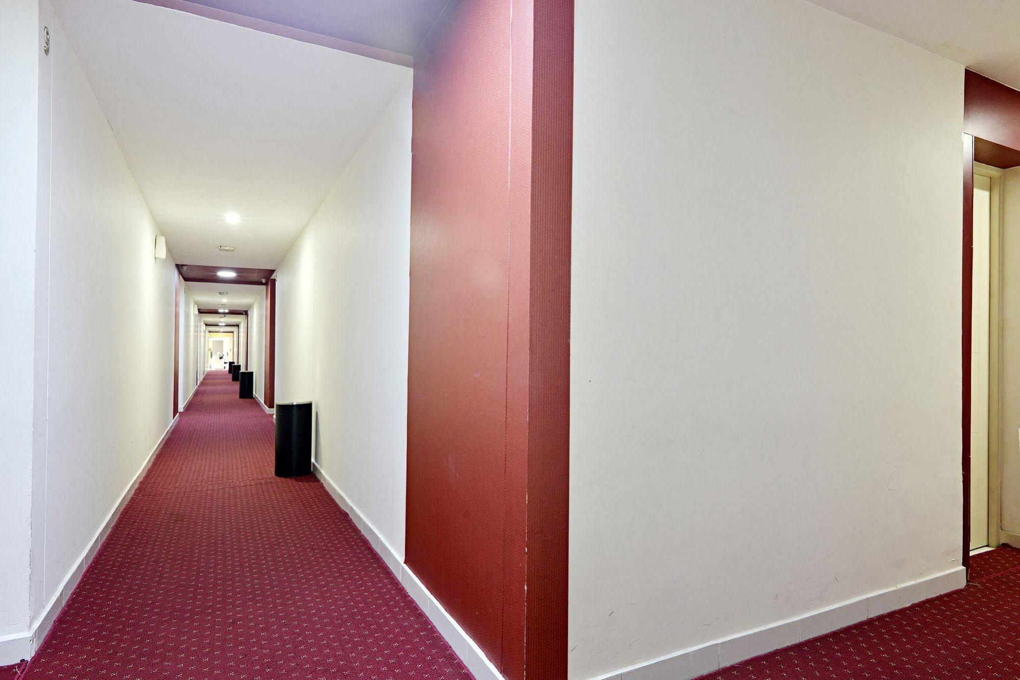 Zen Rooms Basic Tangerang Aeropolis Exterior photo